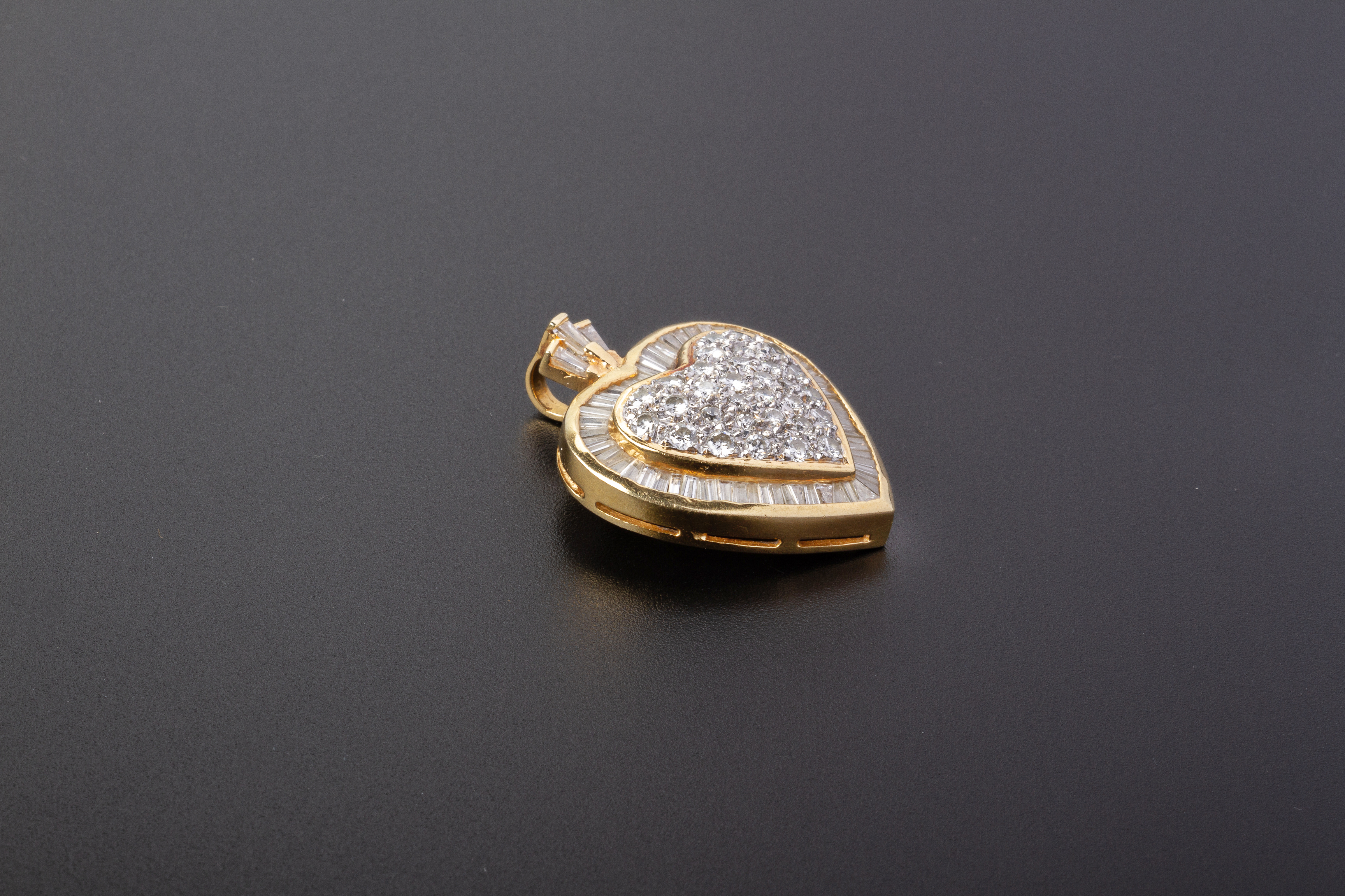 A HEART-SHAPED DIAMOND PENDANT - Image 2 of 3