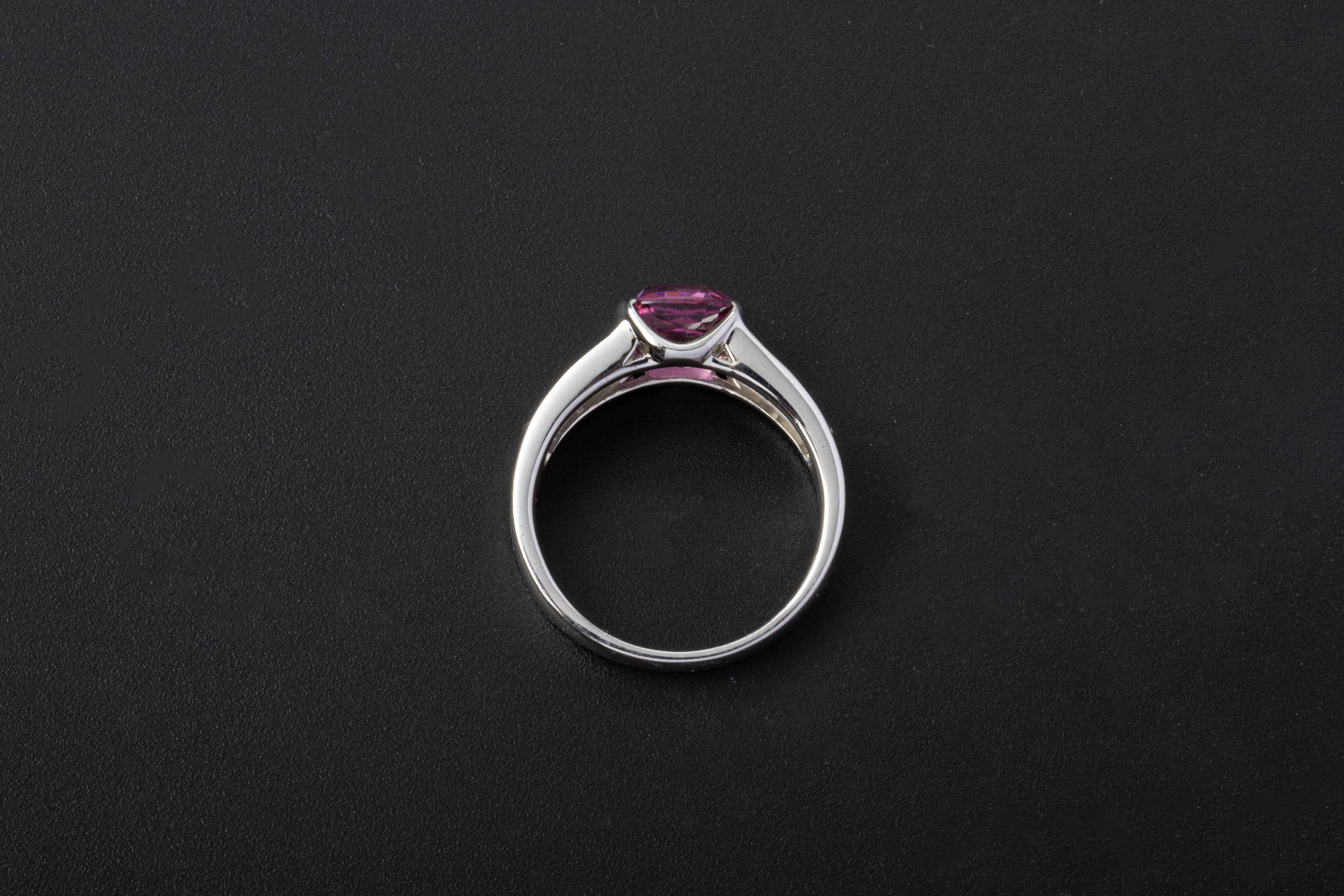 A PINK SAPPHIRE AND DIAMOND RING - Image 4 of 4