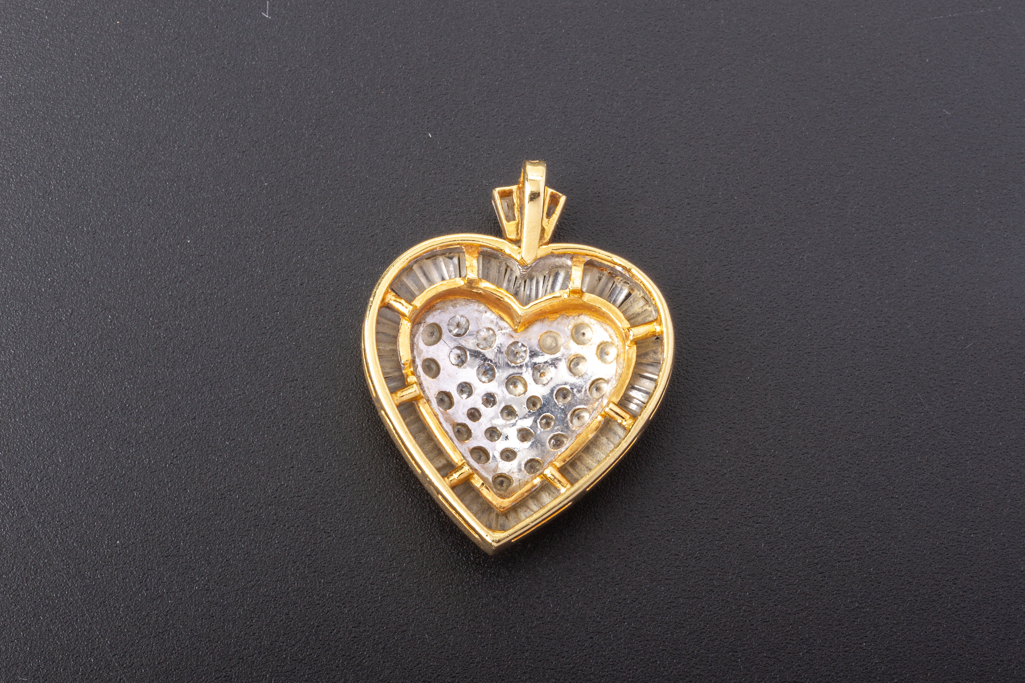 A HEART-SHAPED DIAMOND PENDANT - Image 3 of 3