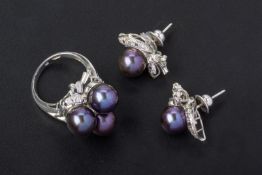 A CULTURED PEARL RING AND EARRINGS SET