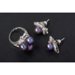 A CULTURED PEARL RING AND EARRINGS SET