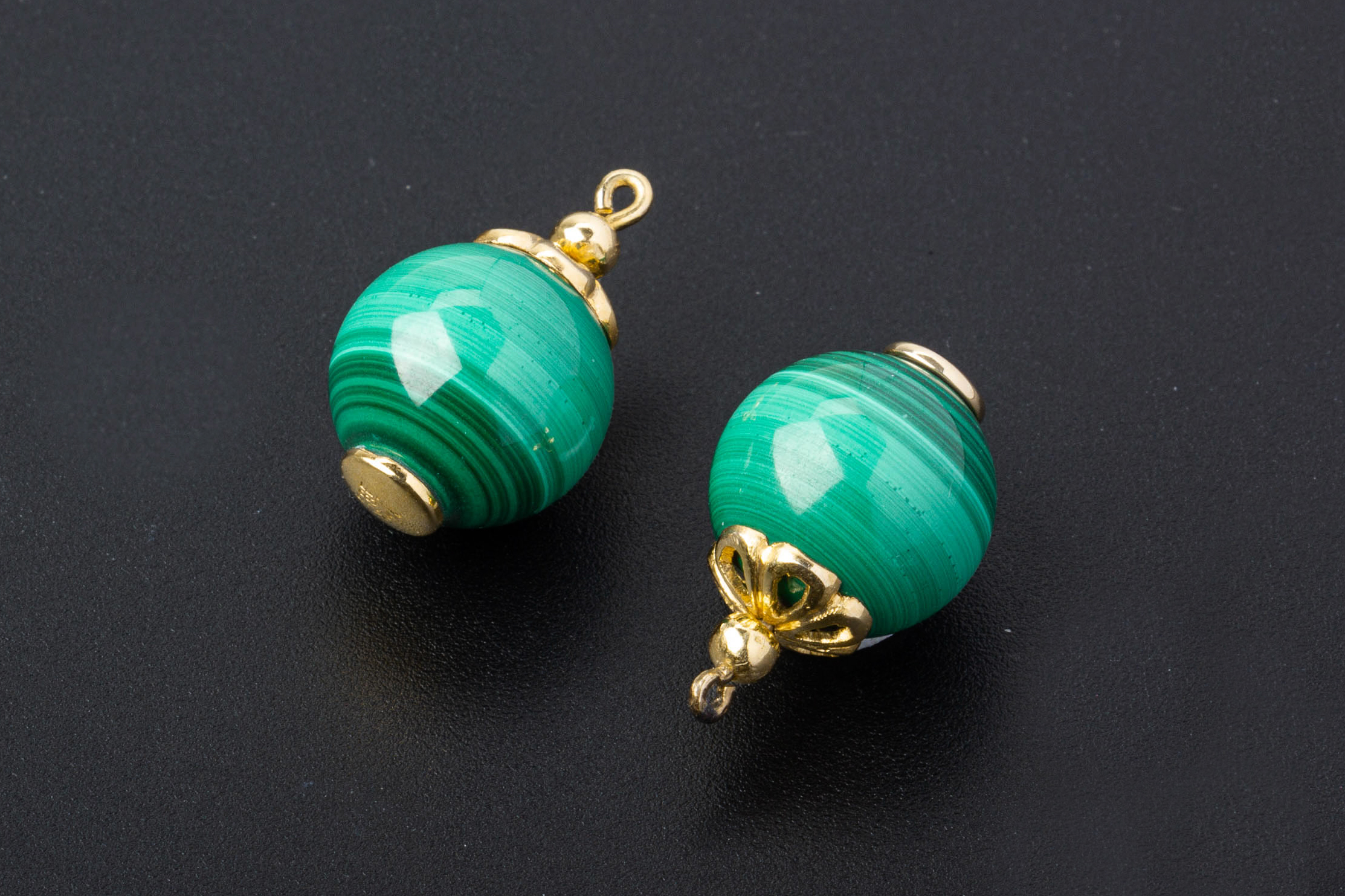 THREE PAIRS OF GOLD MOUNTED BEADS - Image 3 of 4