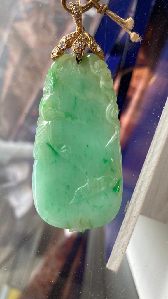 A JADE AND DIAMOND PENDANT - Image 6 of 7