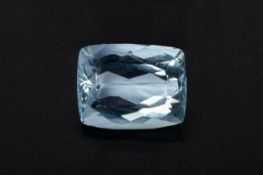 A 7.48 CARAT LOOSE AQUAMARINE