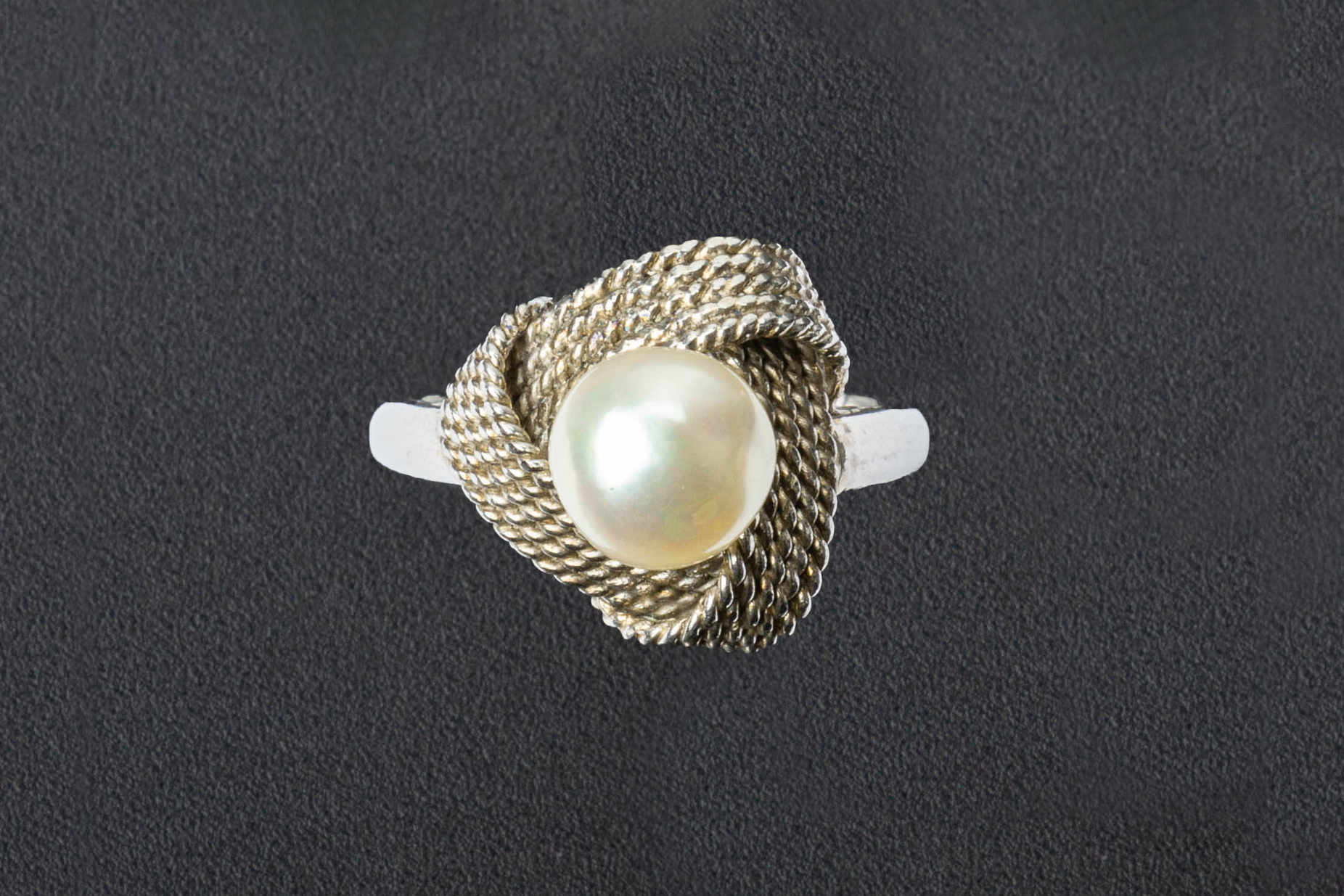 A CULTURED PEARL RING