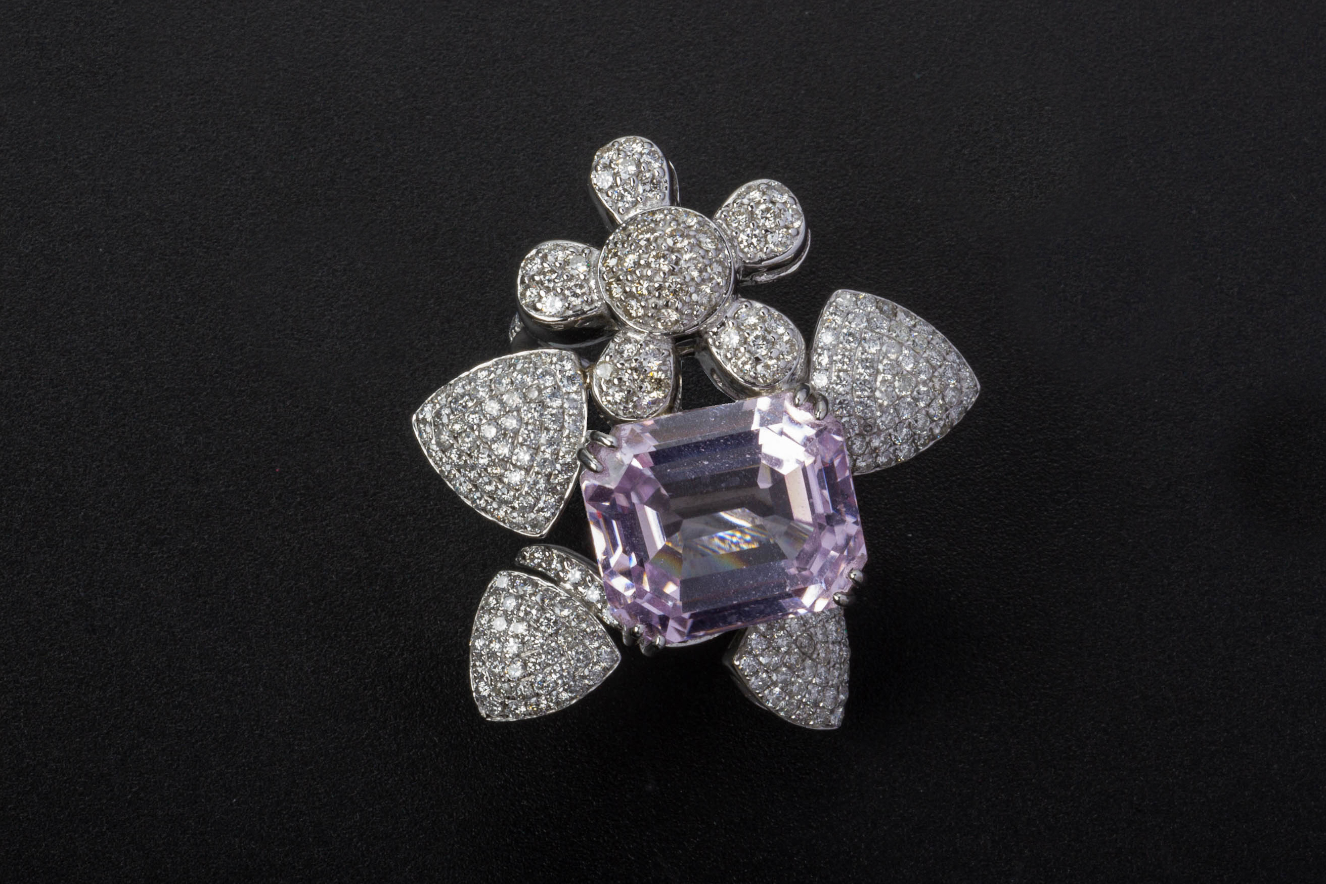 A KUNZITE AND DIAMOND RING