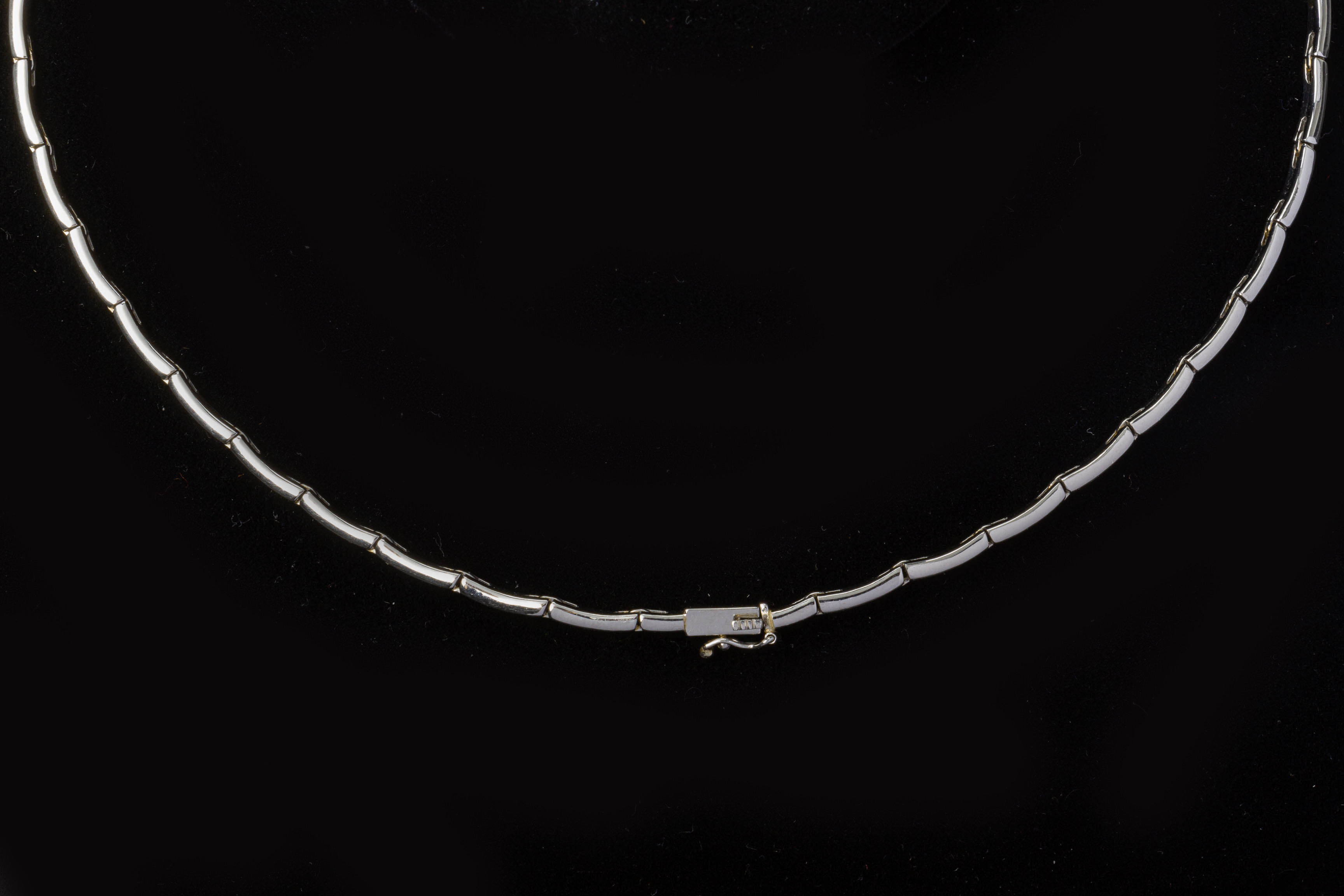 A SAPPHIRE AND DIAMOND NECKLACE - Image 6 of 6