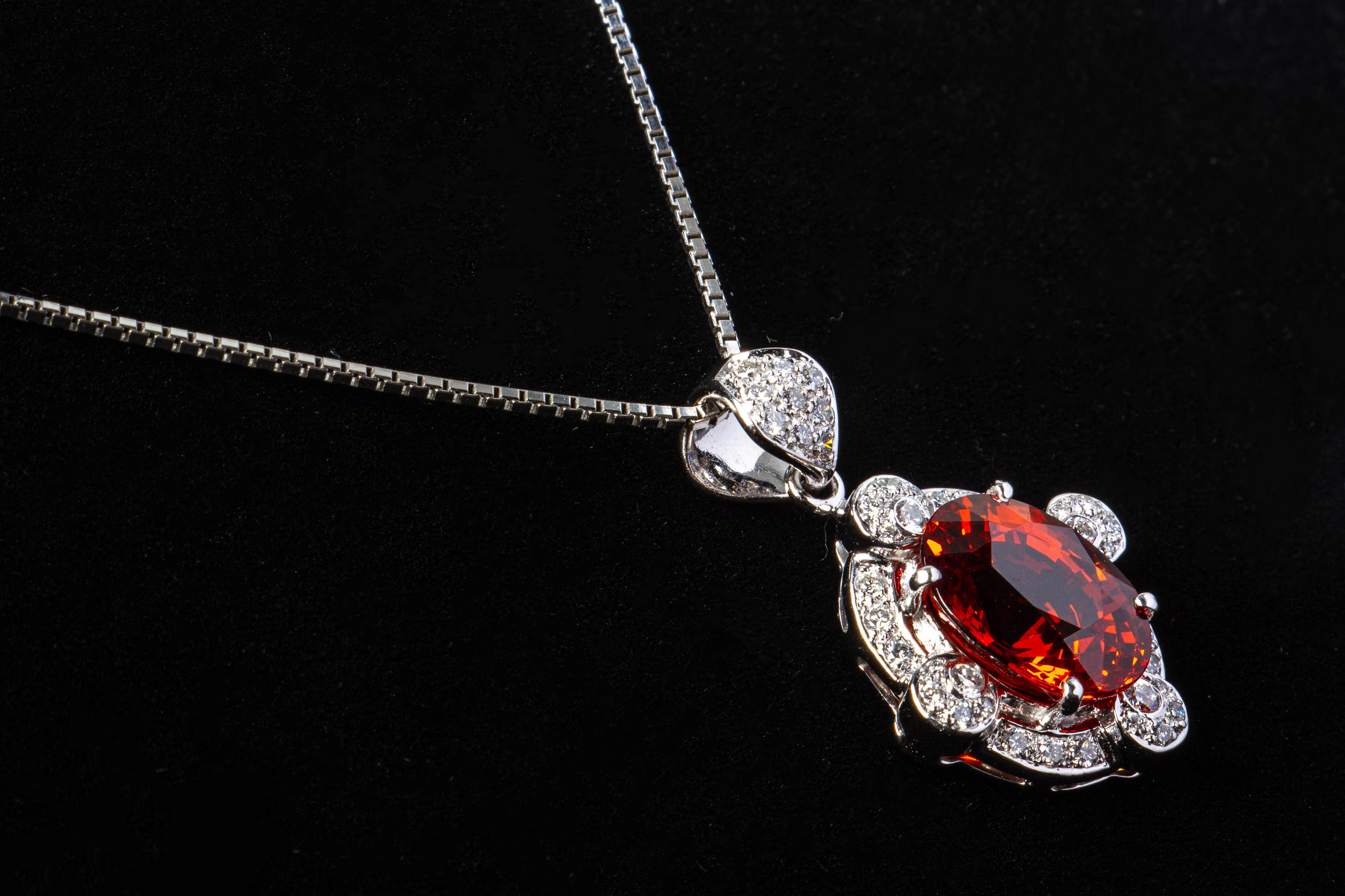 A SPESSARTINE GARNET AND DIAMOND PENDANT ON CHAIN - Image 3 of 3