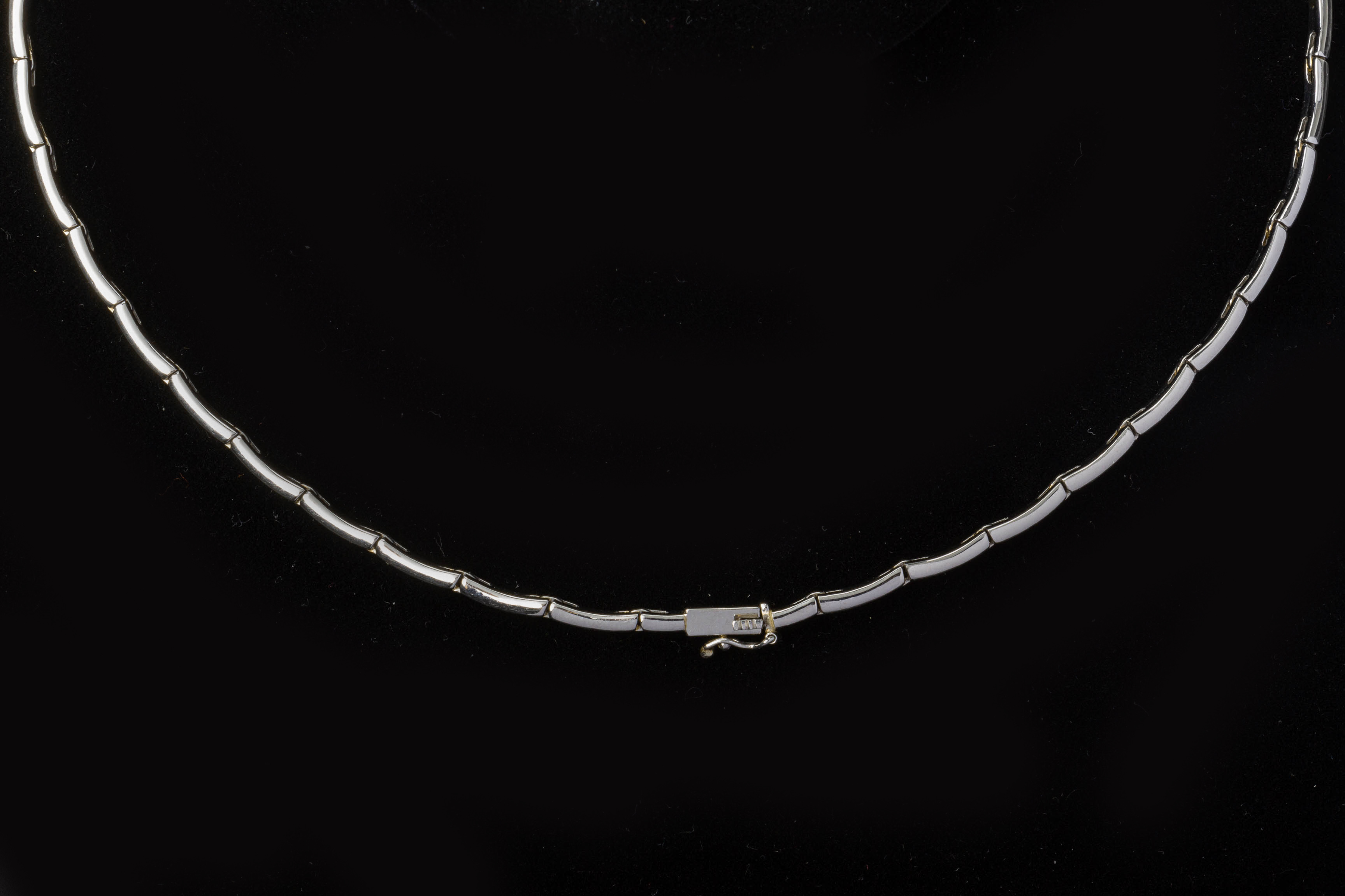 A SAPPHIRE AND DIAMOND NECKLACE - Image 3 of 6