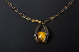 A FAUX TORTOISESHELL AND AMBER BEAD NECKLACE