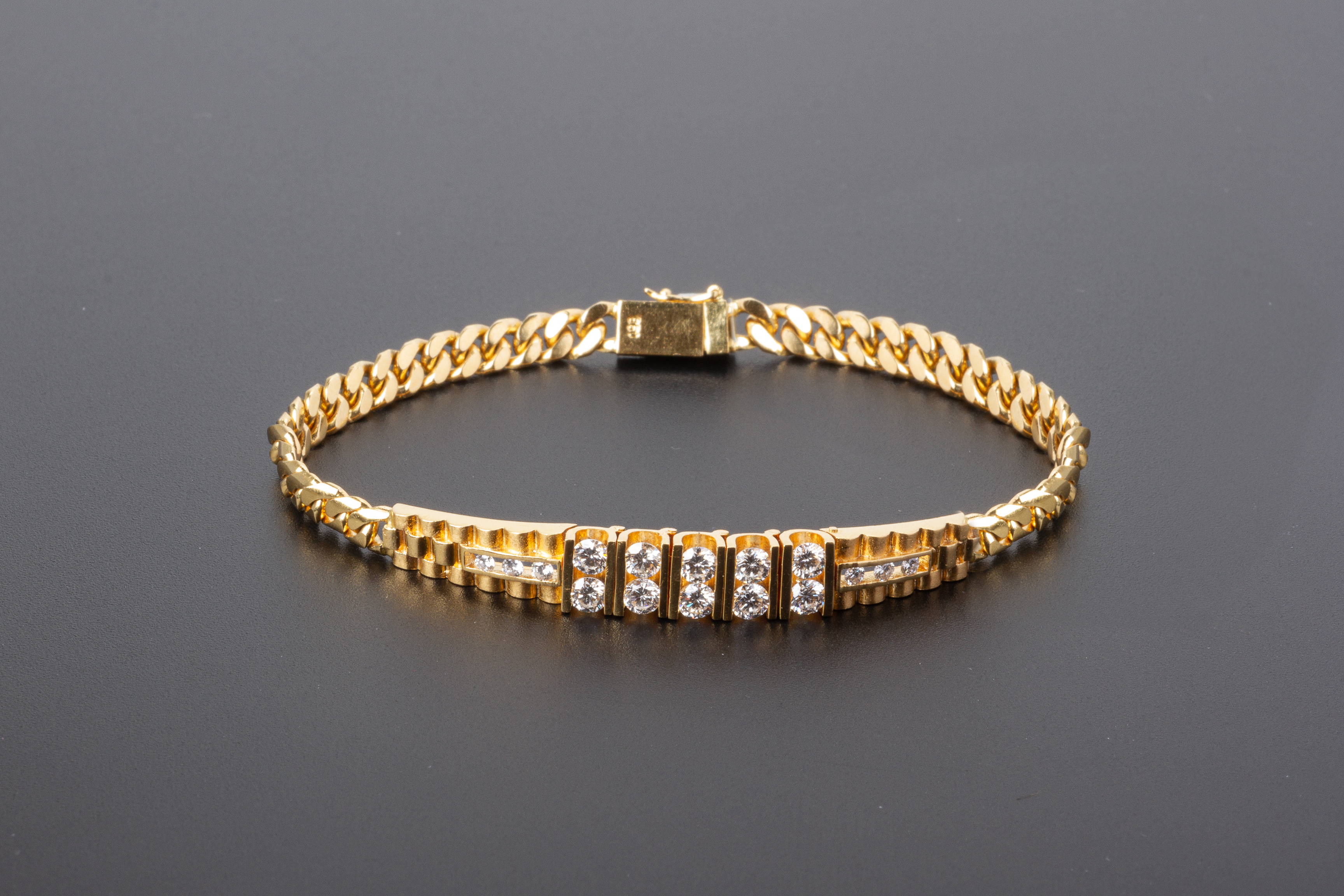 A GOLD AND DIAMOND BRACELET - Image 2 of 3