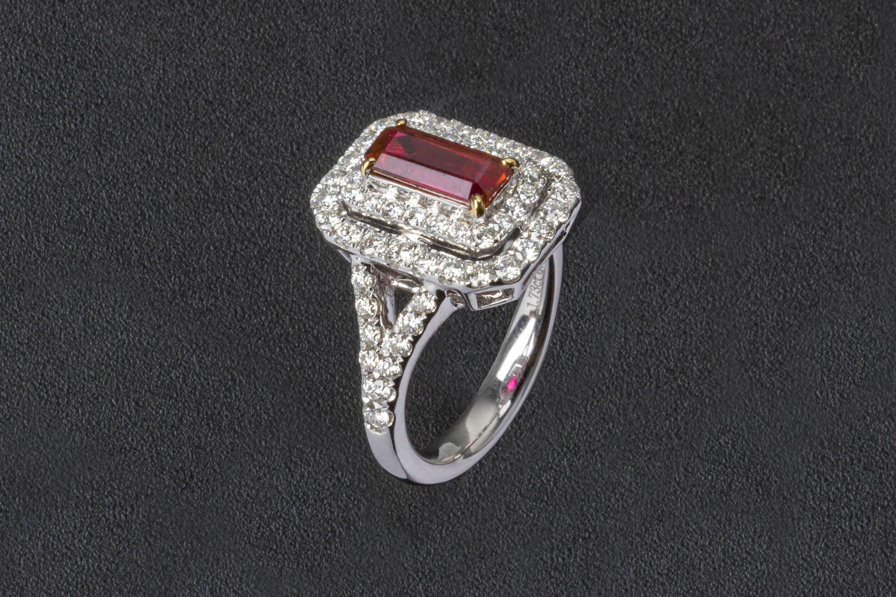 A RUBY AND DIAMOND RING - Image 3 of 3