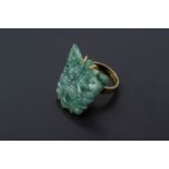 A CARVED JADE AND GOLD RING