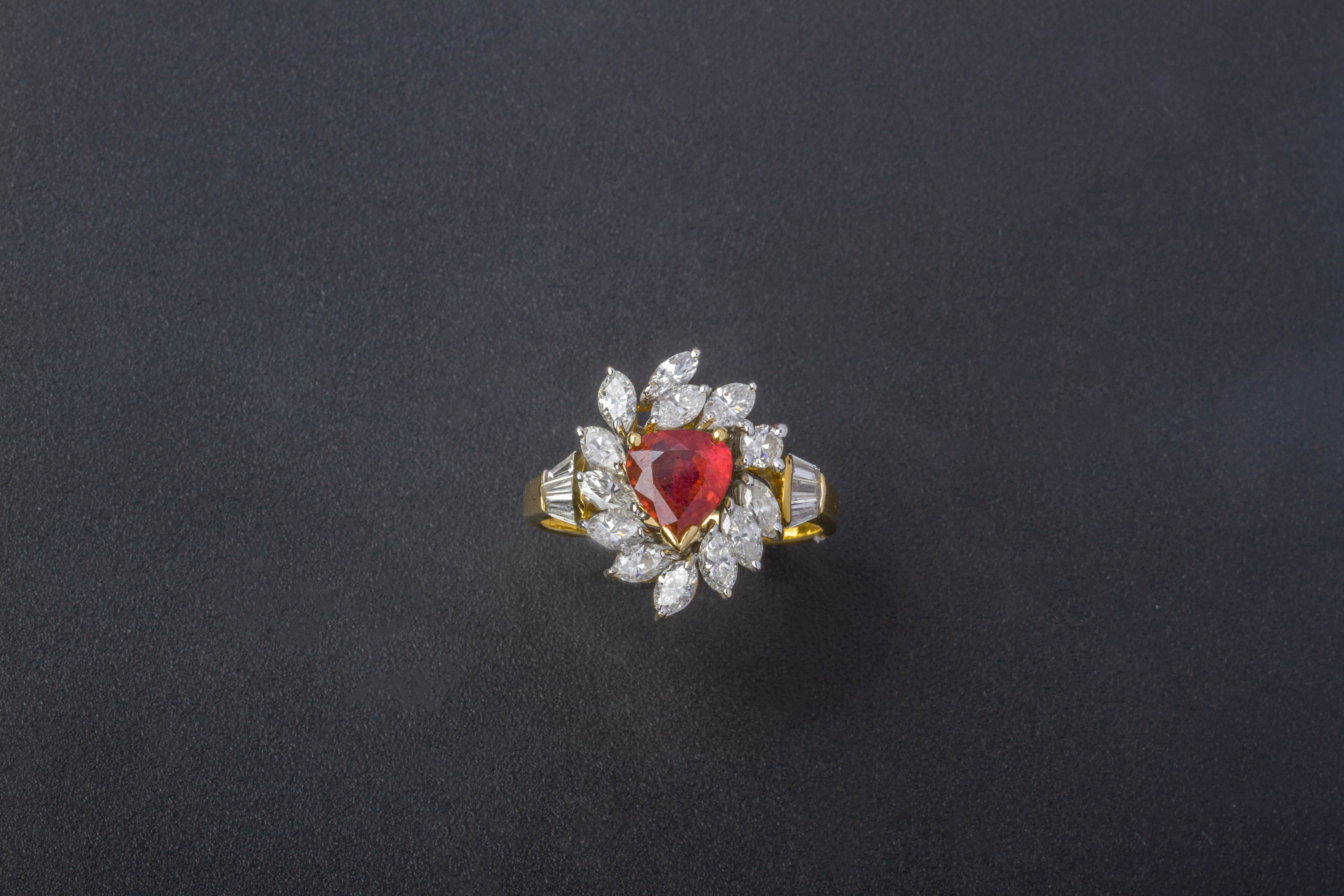 A RUBY AND DIAMOND CLUSTER RING - Image 2 of 5