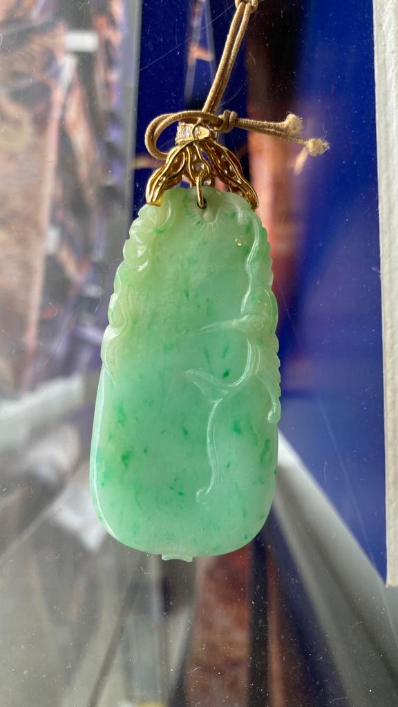 A JADE AND DIAMOND PENDANT - Image 7 of 7