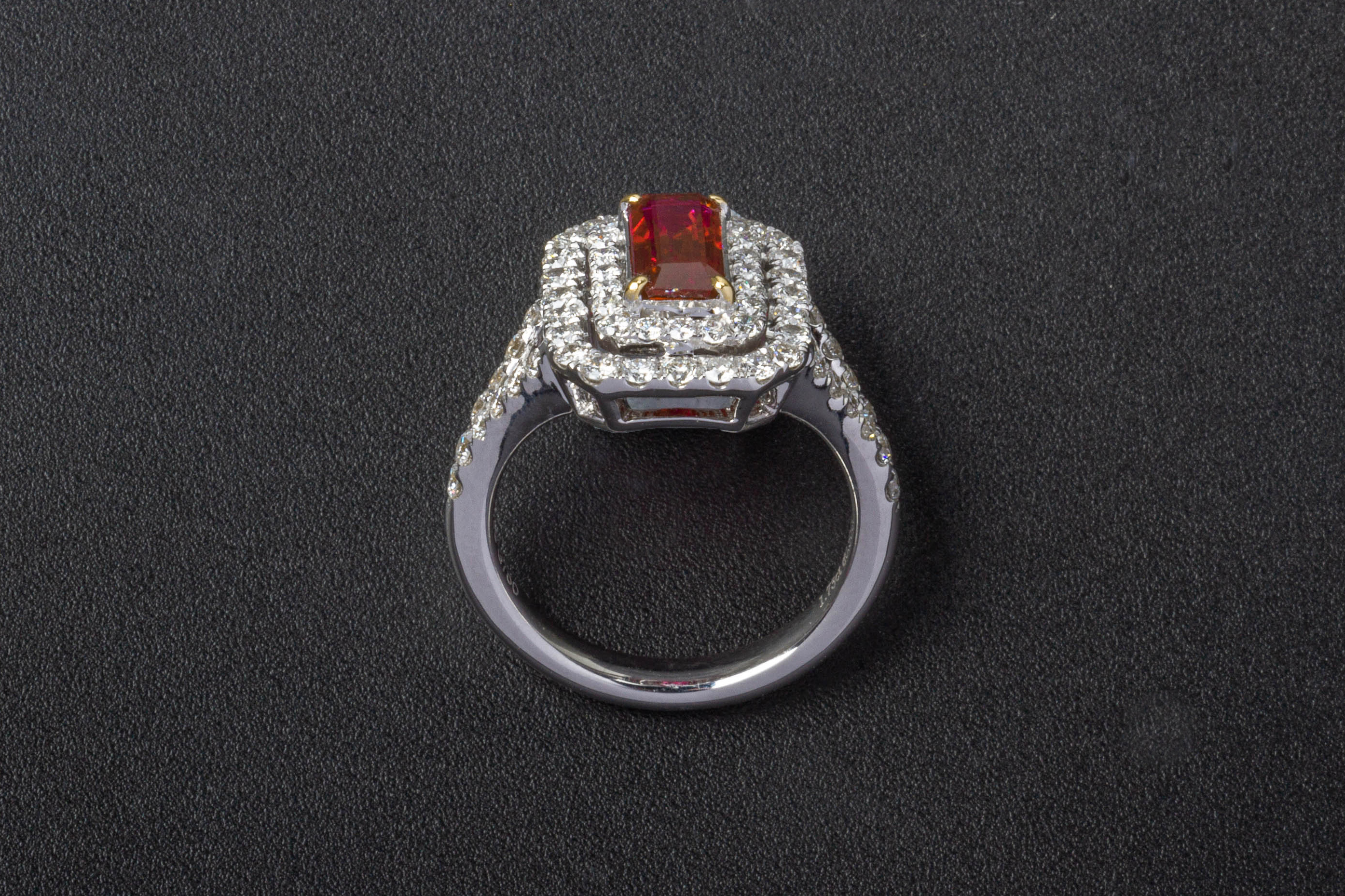 A RUBY AND DIAMOND RING - Image 2 of 3