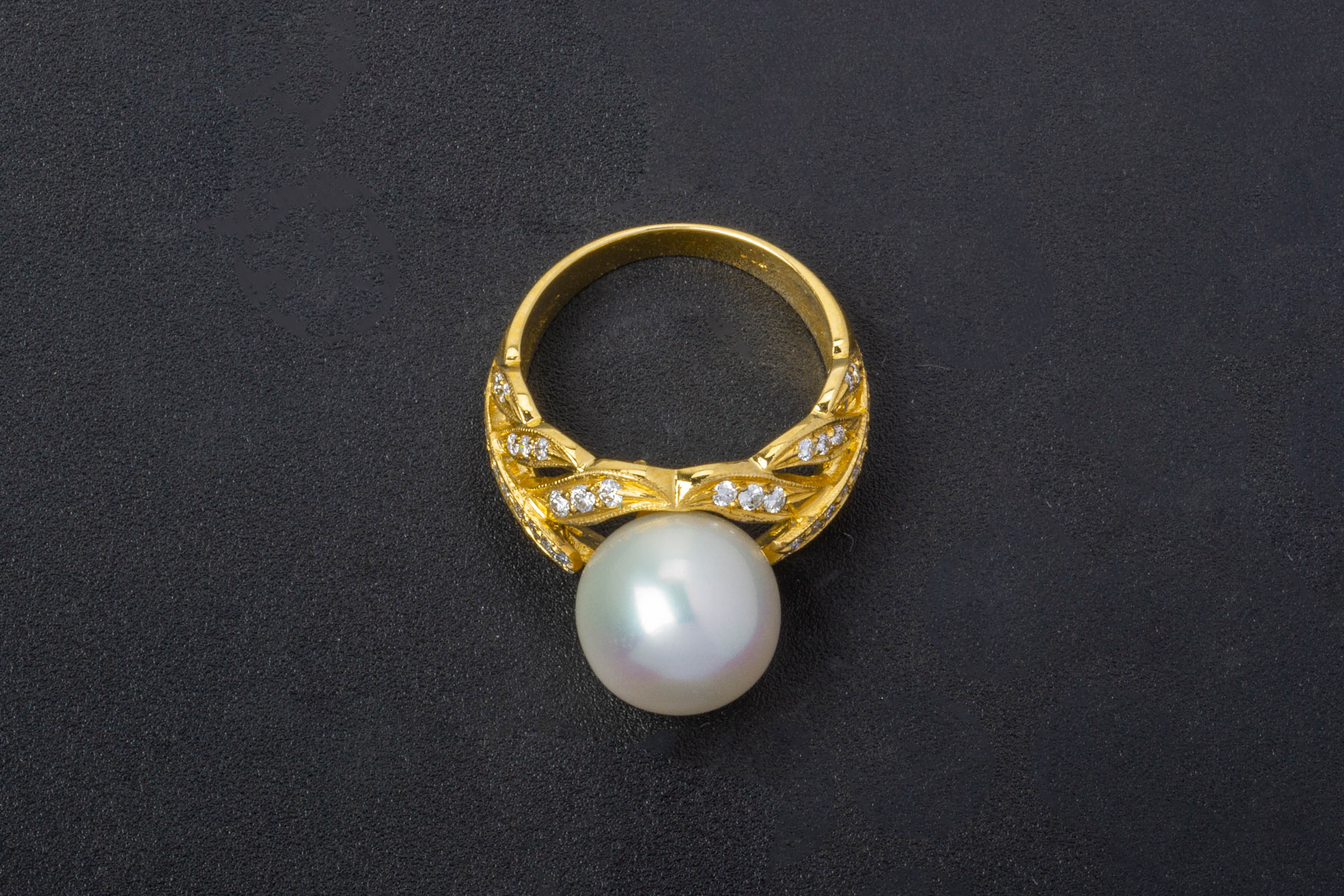 A CULTURED PEARL AND DIAMOND RING - Image 3 of 3