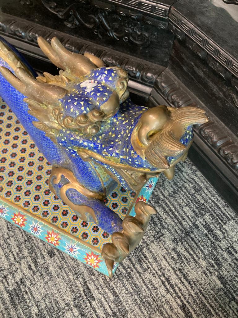 A PAIR OF LARGE CLOISONNE ENAMEL MODELS OF DRAGONS - Image 34 of 37