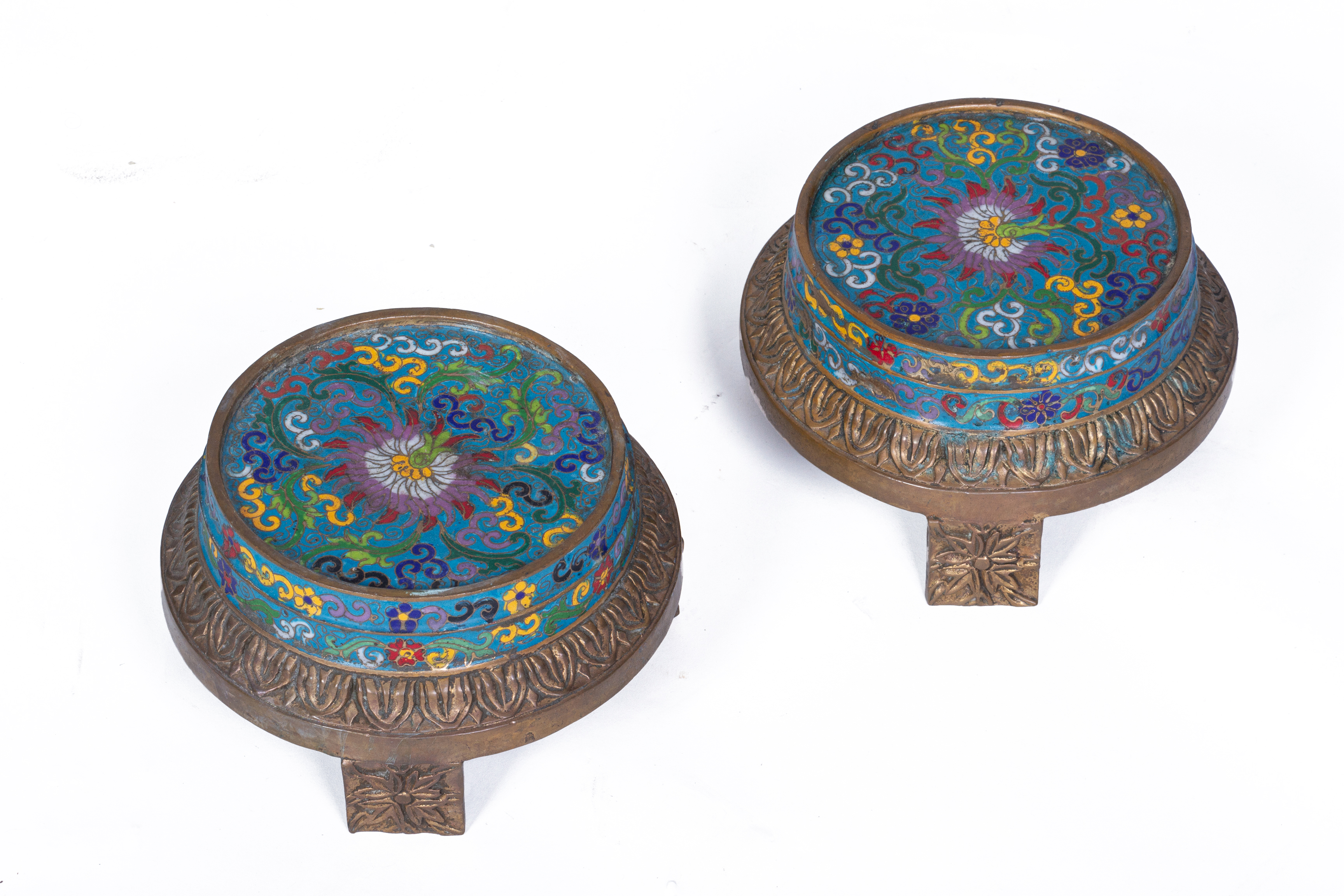 A GROUP OF FOUR CLOISONNE ENAMEL STANDS - Image 2 of 3