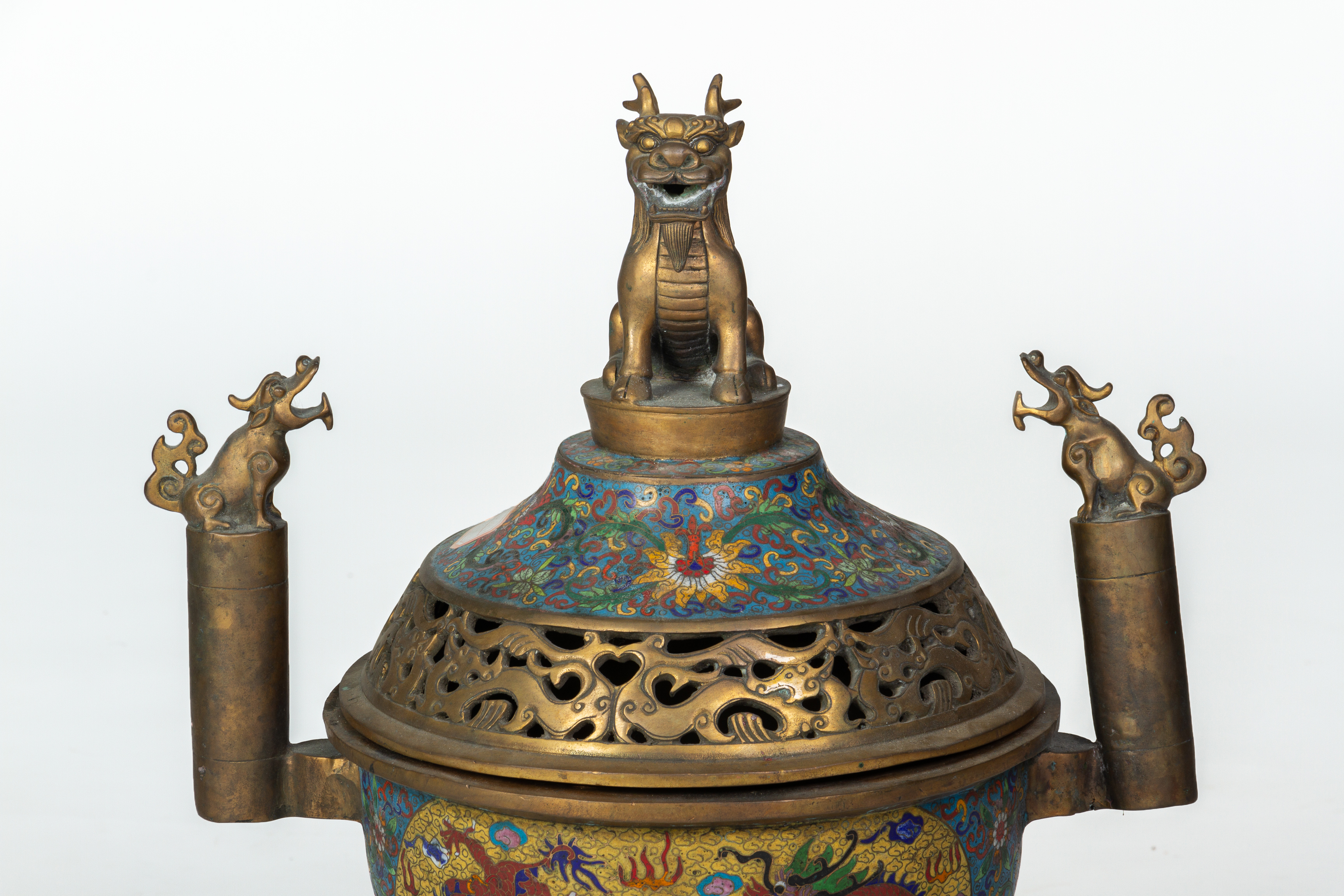 A PAIR OF CLOISONNE ENAMEL TRIPOD CENSERS - Image 3 of 3