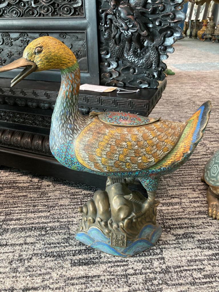 A PAIR OF LARGE CLOISONNE ENAMEL MODELS OF DUCKS - Bild 15 aus 17