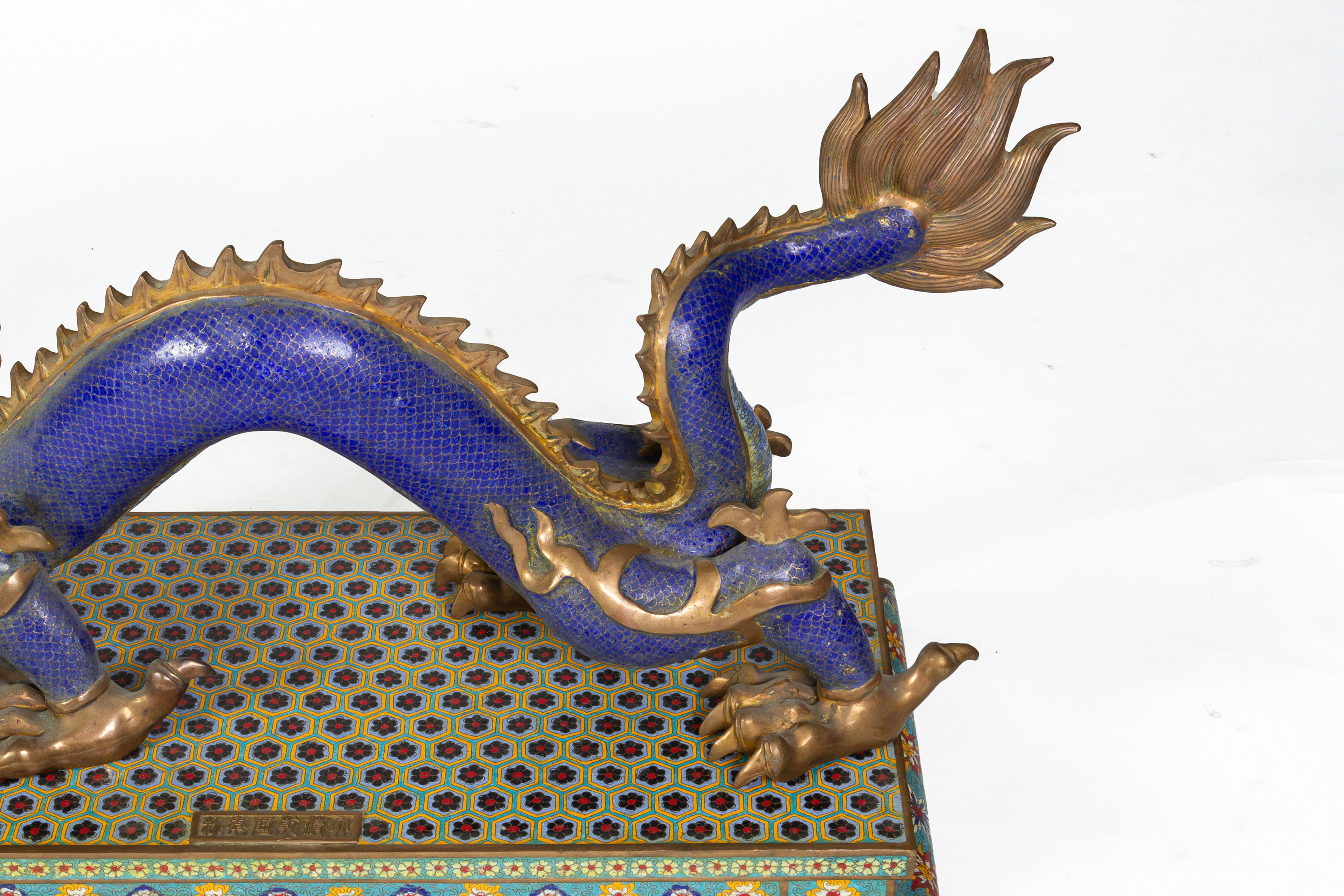 A PAIR OF LARGE CLOISONNE ENAMEL MODELS OF DRAGONS - Image 3 of 37