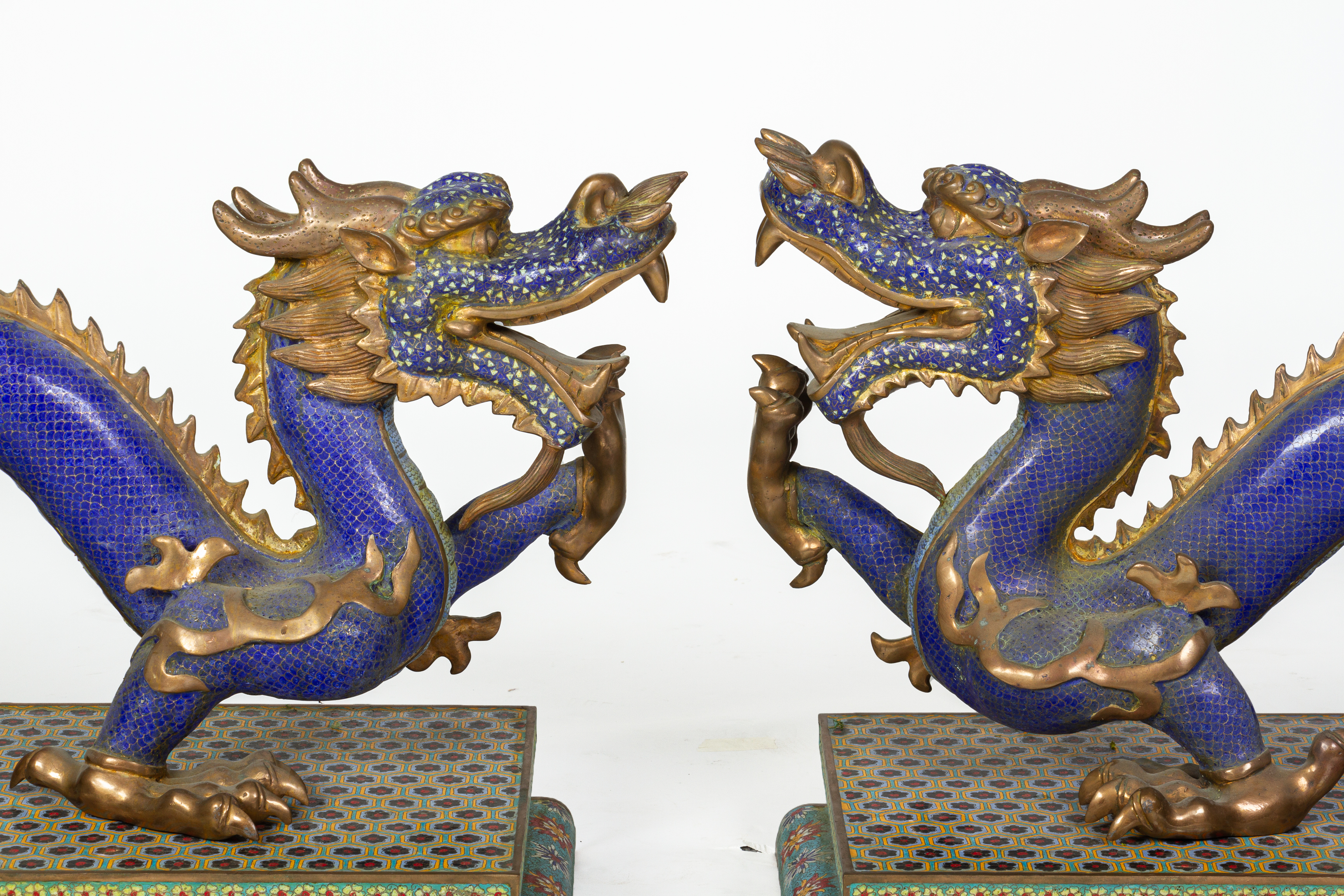 A PAIR OF LARGE CLOISONNE ENAMEL MODELS OF DRAGONS - Image 2 of 37