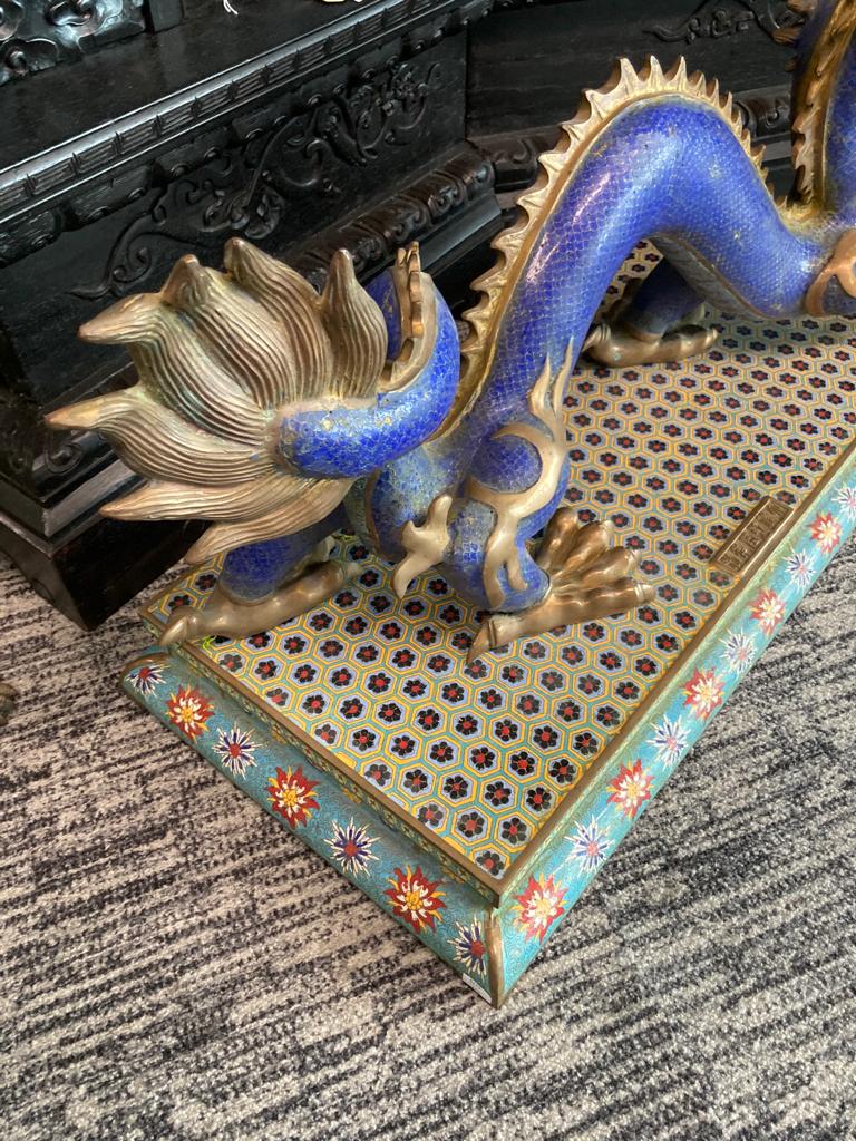 A PAIR OF LARGE CLOISONNE ENAMEL MODELS OF DRAGONS - Image 26 of 37