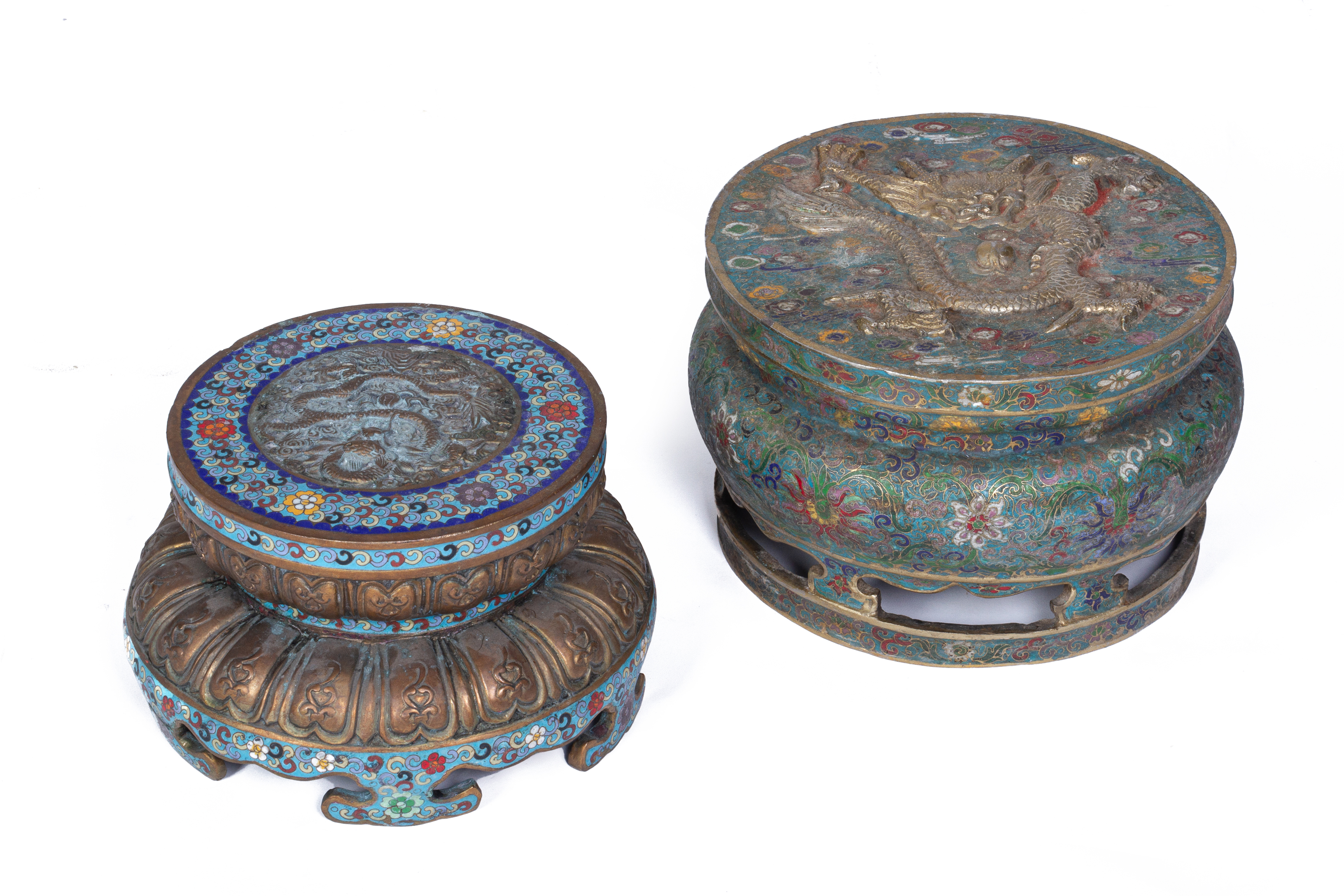 A GROUP OF FOUR CLOISONNE ENAMEL STANDS - Image 3 of 3