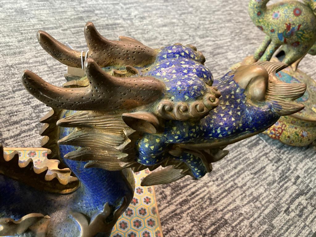 A PAIR OF LARGE CLOISONNE ENAMEL MODELS OF DRAGONS - Image 24 of 37
