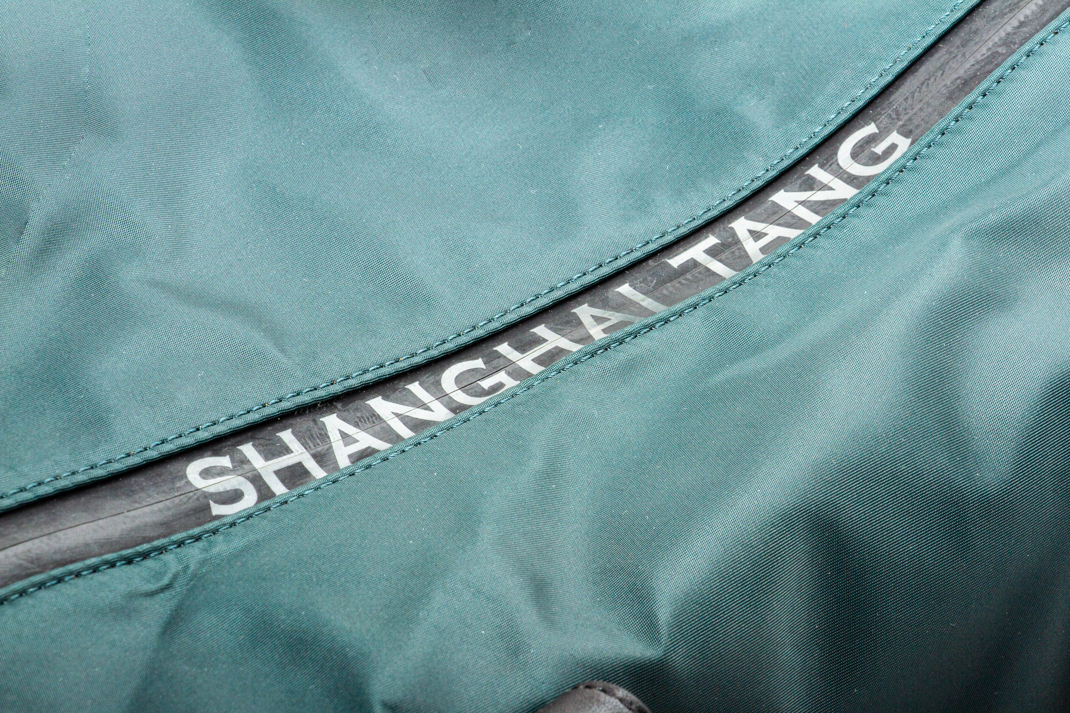 A SHANGHAI TANG EMBROIDERED DUFFLE BAG AND WALLET - Image 5 of 6