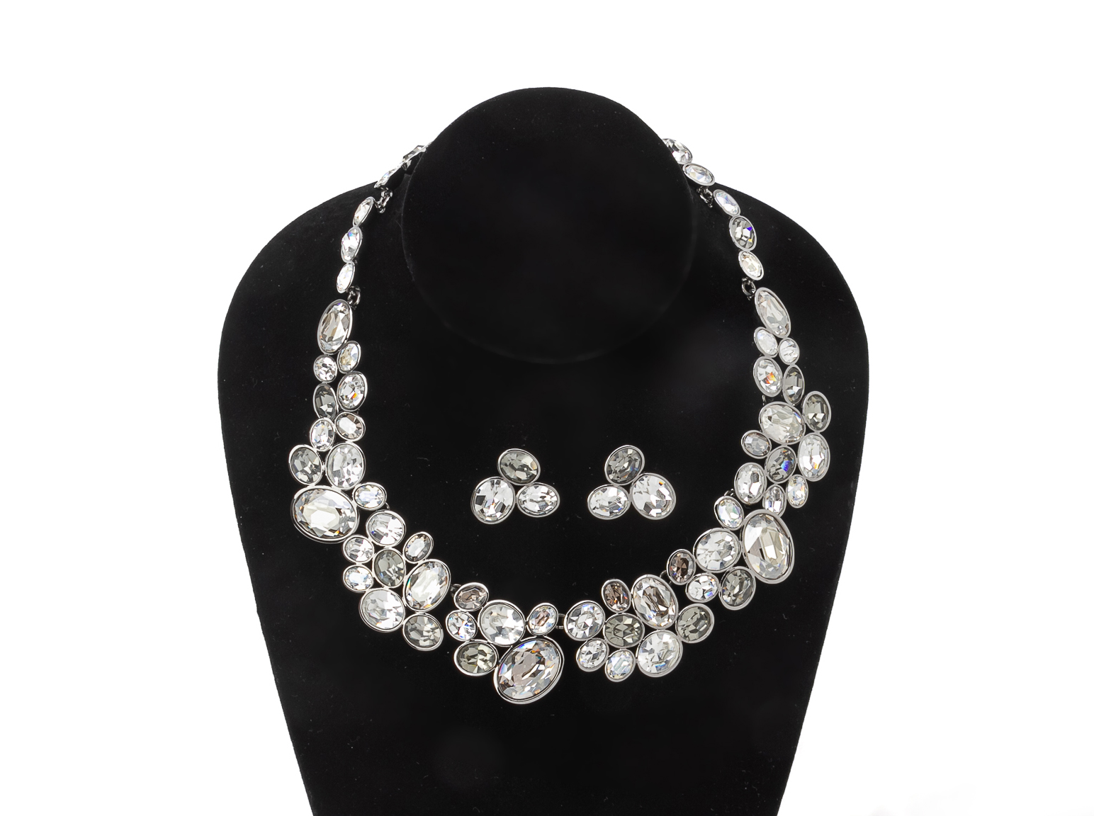 A SWAROVSKI NECKLACE AND EARRINGS SET