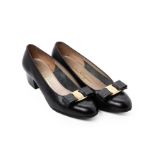 A PAIR OF SALVATORE FERRAGAMO CLASSIC BOW HEELED SHOES UK6.5