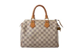 A LOUIS VUITTON SPEEDY 25 HANDBAG