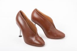 A PAIR OF VICTORIA BECKHAM REFINED PIN LEATHER PUMPS EU36