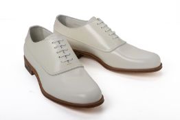 A PAIR OF LOUIS VUITTON MENS WHITE LEATHER LACE UP SHOES