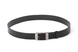 A BLACK LEATHER GUCCI BELT