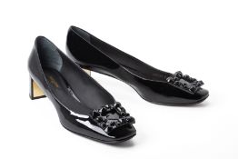 A PAIR OF LOUIS VUITTON PATENT LEATHER HEELS EU40