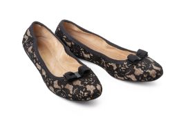 A PAIR OF SALVATORE FERRAGAMO LACE PUMPS EU37.5/38