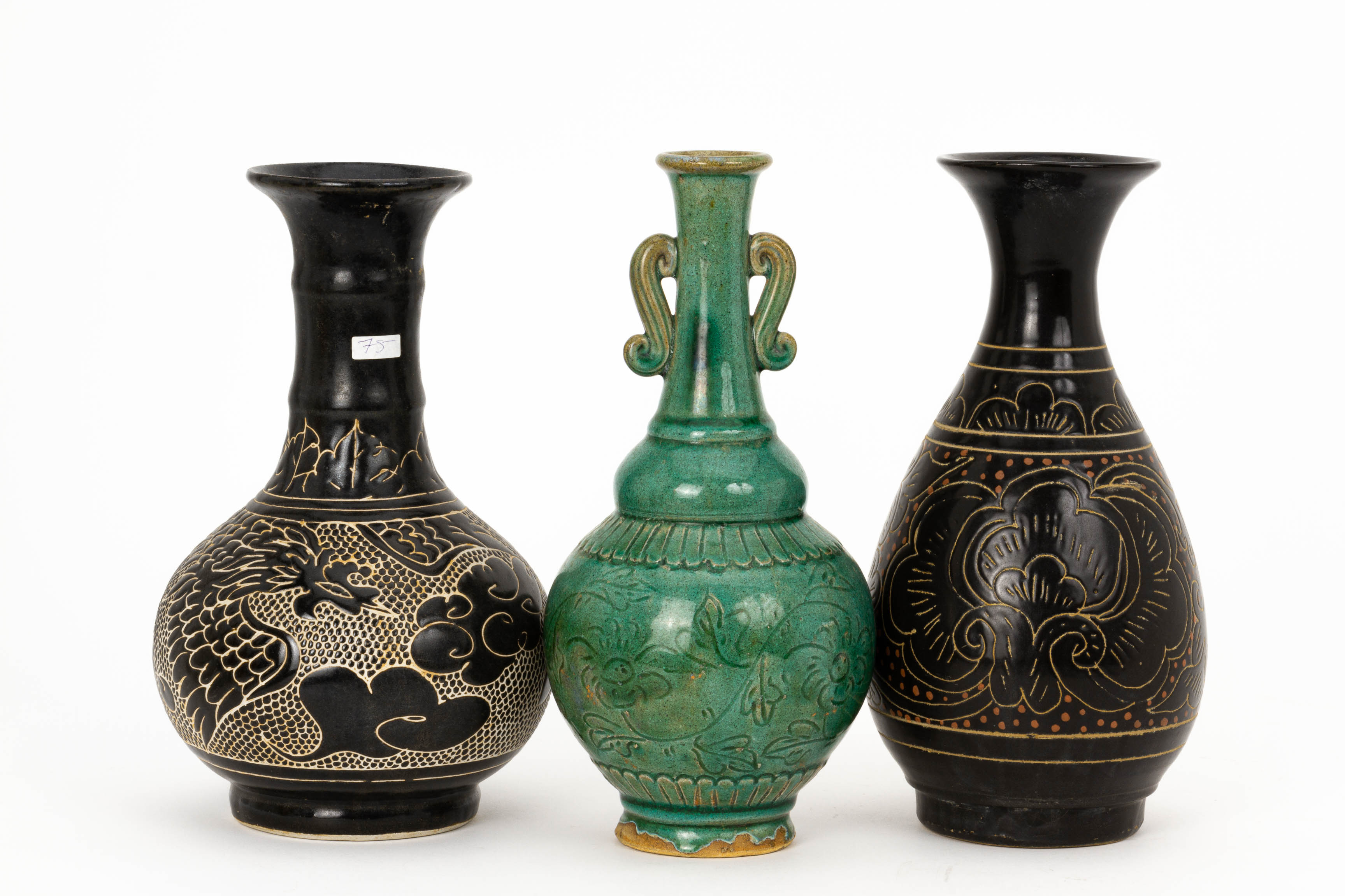 A GROUP OF SIX ASSORTED CHINESE CERAMIC VASES - Image 3 of 3