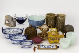 A GROUP OF ASSORTED CHINESE CERAMICS