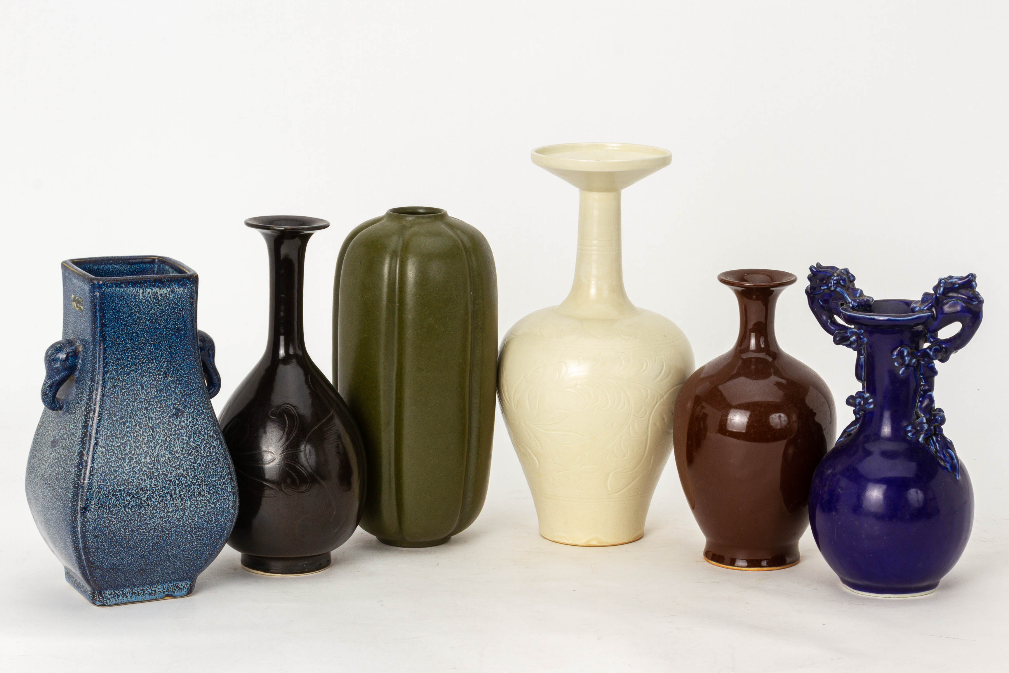 A GROUP OF SIX ASSORTED CHINESE CERAMIC VASES