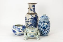 GROUP OF BLUE AND WHITE PORCELAIN ITEMS