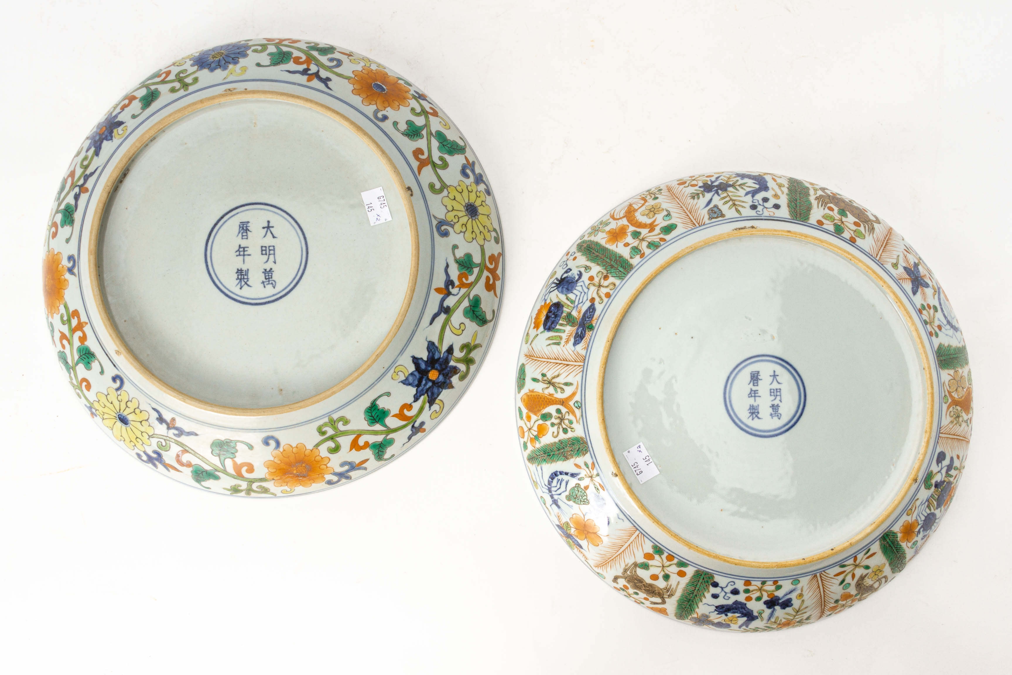 TWO LARGE WUCAI PORCELAIN CHARGERS - Image 2 of 2