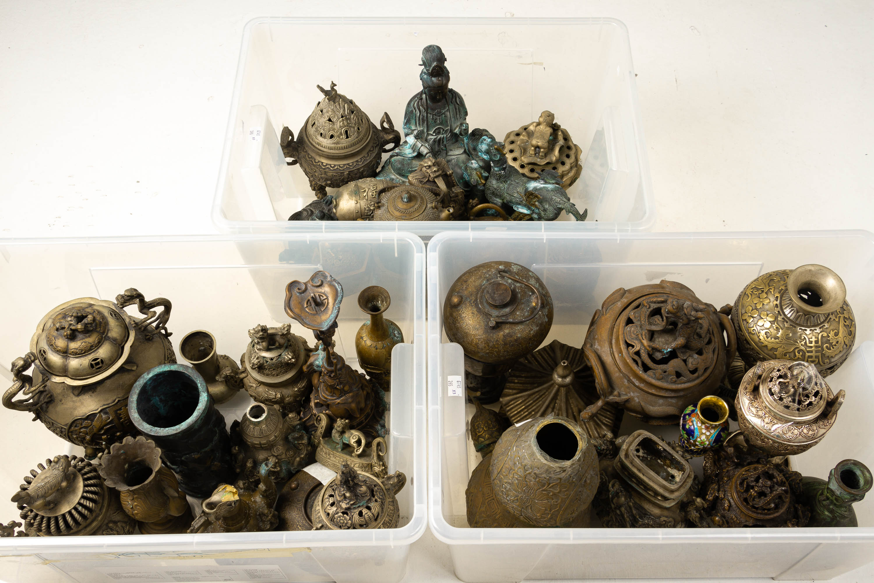 A LARGE QUANTITY OF ASSORTED METALWARE ITEMS - Image 2 of 5