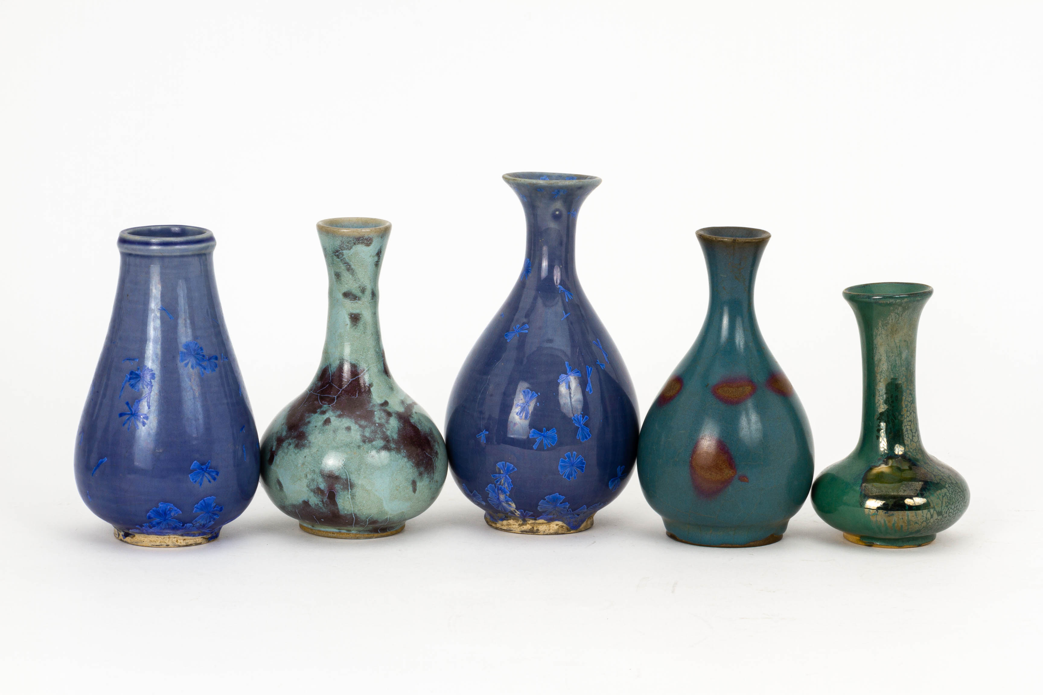 A GROUP OF TEN ASSORTED SMALL CHINESE CERAMIC VASES - Image 3 of 3