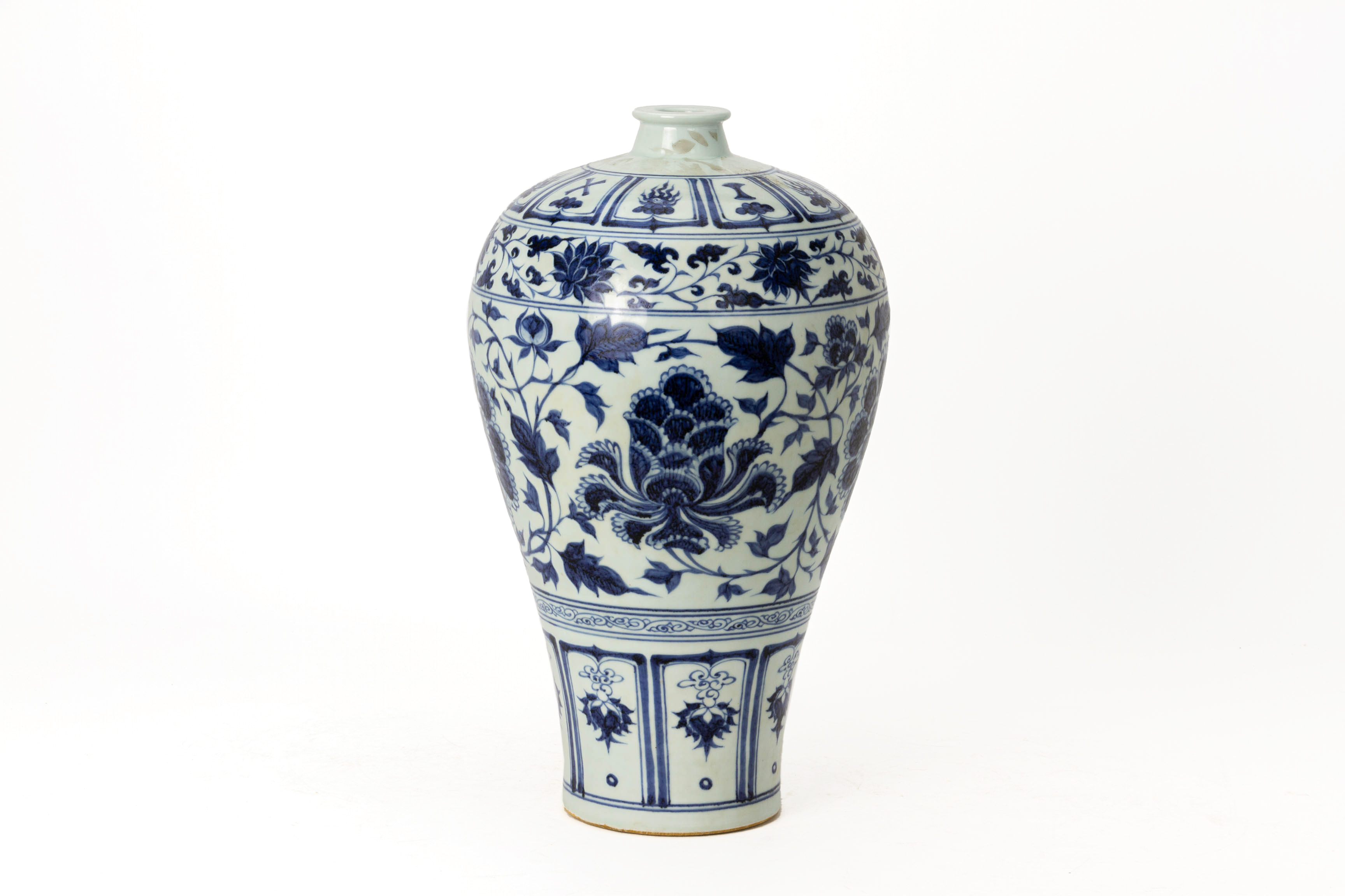 A LARGE YUAN STYLE BLUE AND WHITE MEIPING VASE - Image 2 of 3