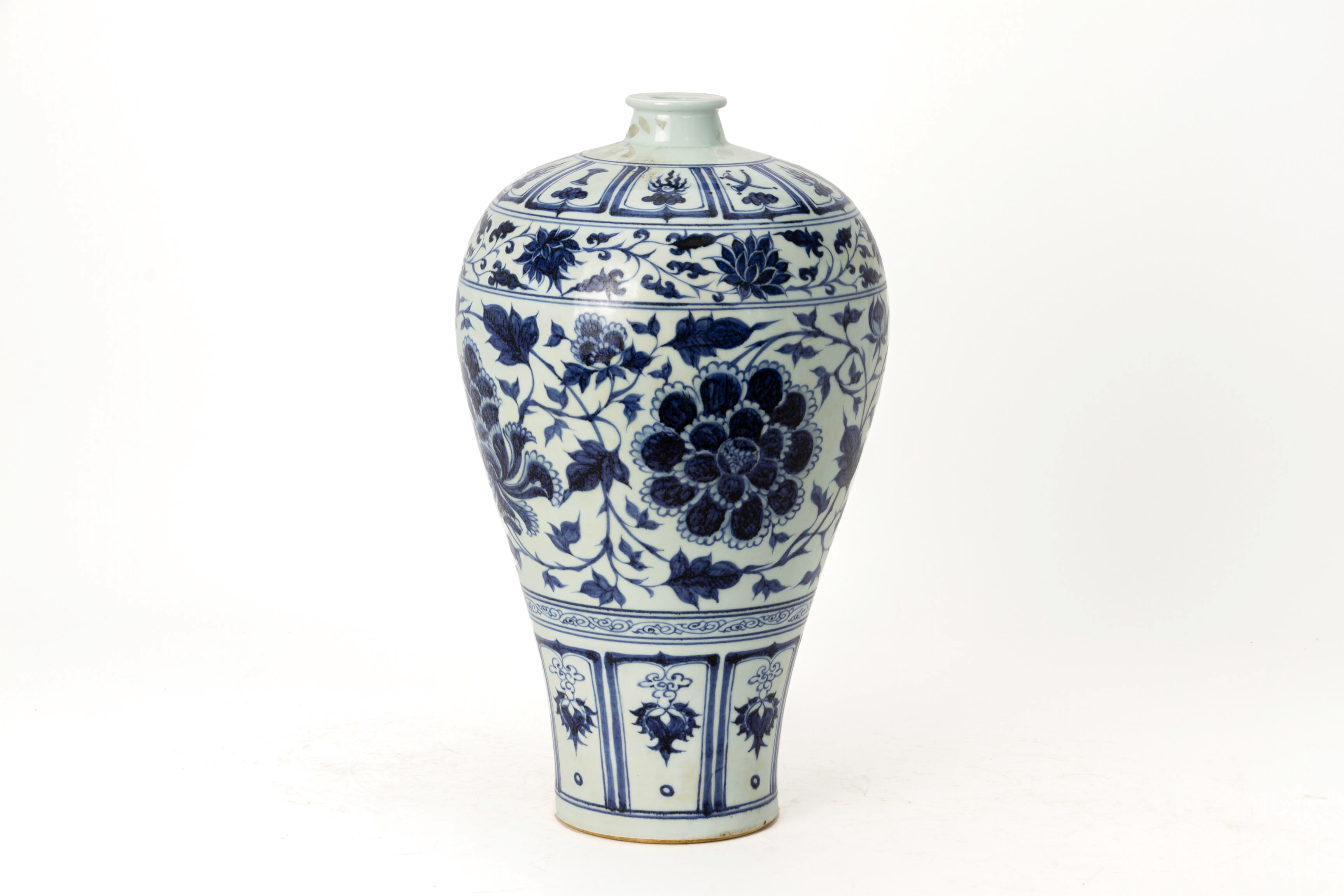 A LARGE YUAN STYLE BLUE AND WHITE MEIPING VASE