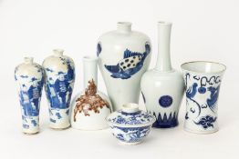 A GROUP OF SEVEN KANGXI STYLE PORCELAIN ITEMS