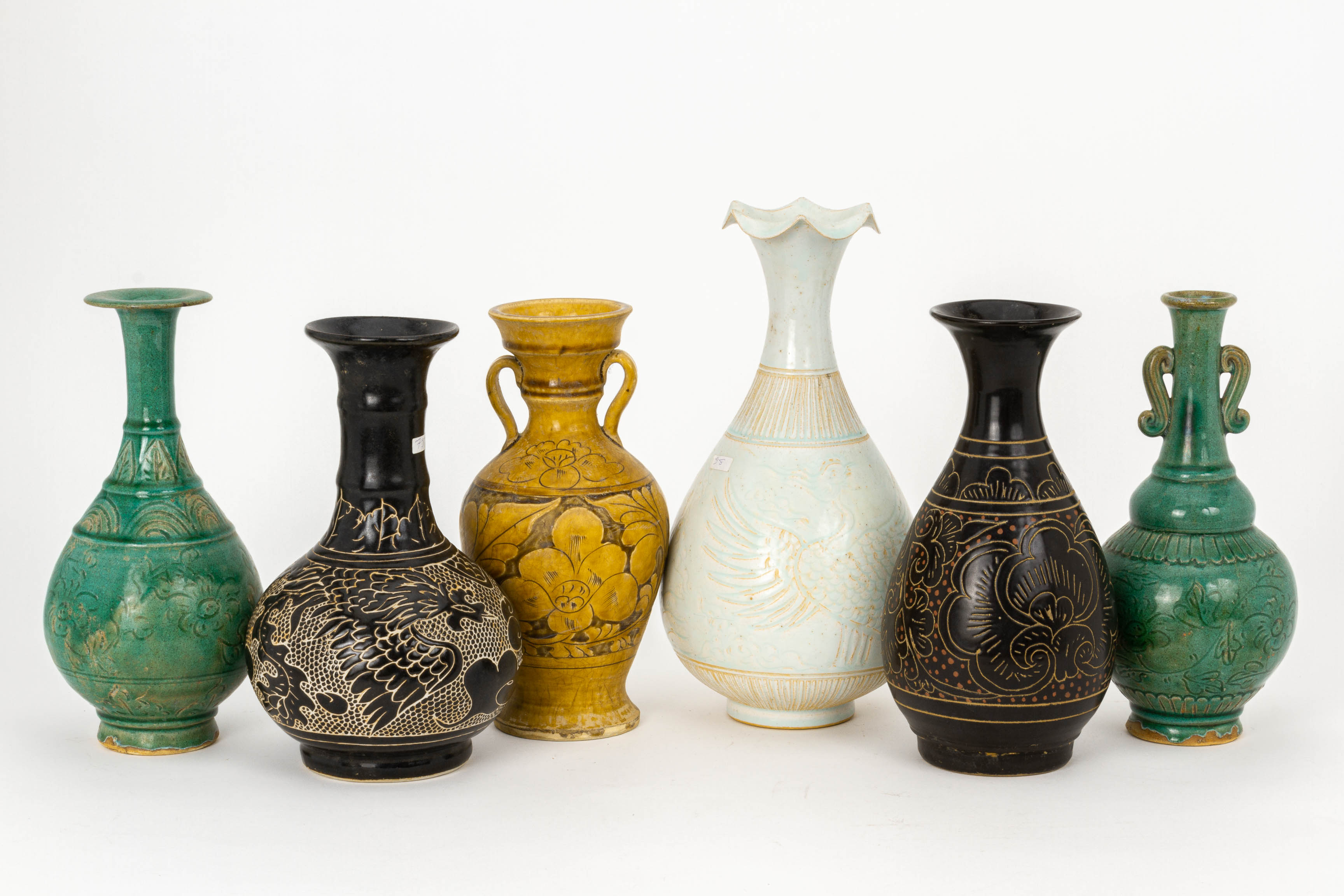 A GROUP OF SIX ASSORTED CHINESE CERAMIC VASES